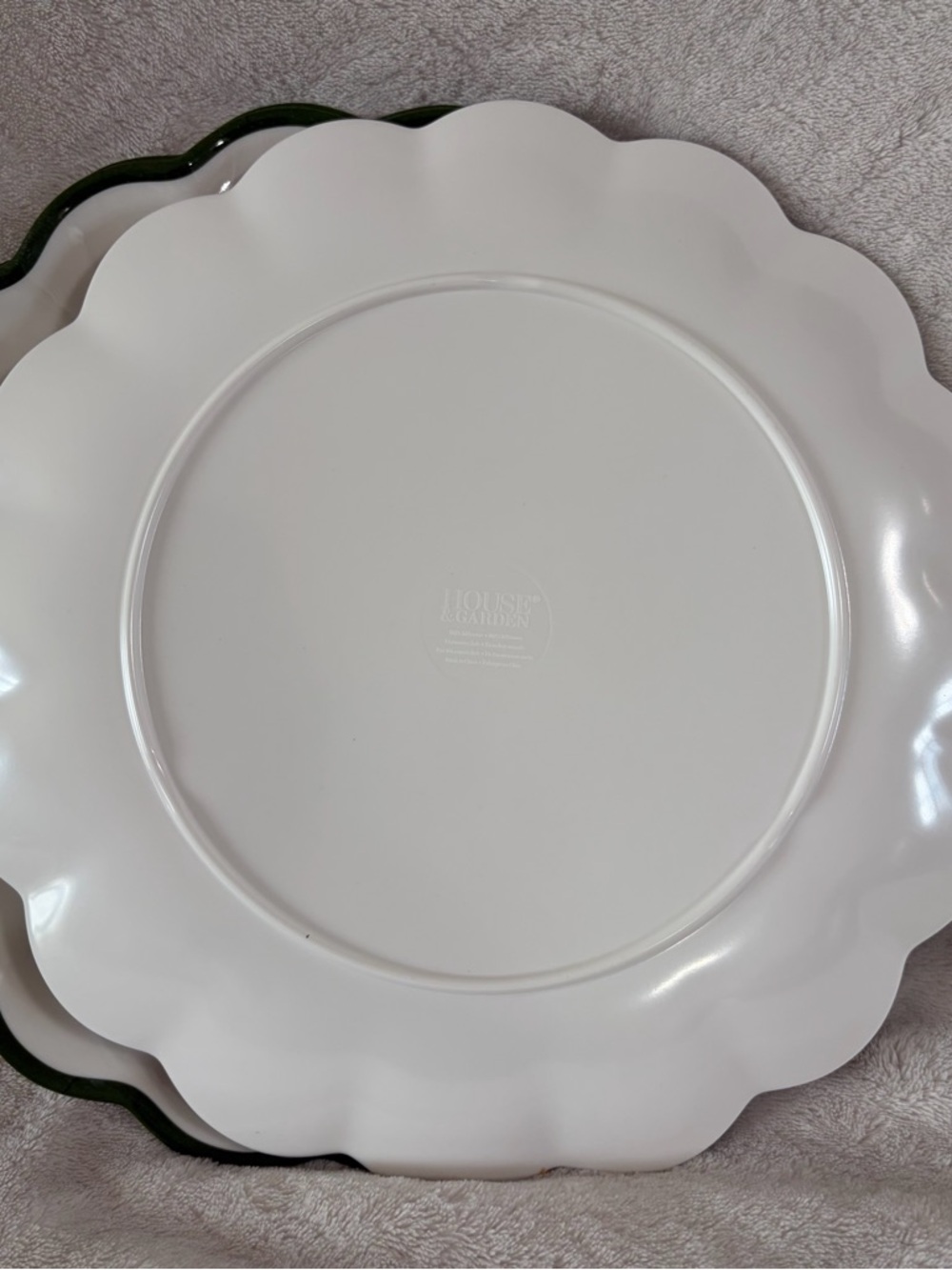 NWT House & Garden Tomatoes Melamine 12 PC Scalloped Dinnerware Set - Picture 4 of 9